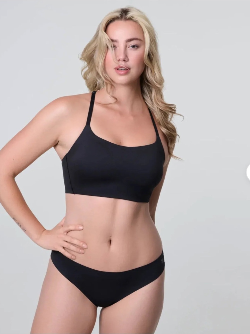 NWT HUGG Black Seamless Bralette